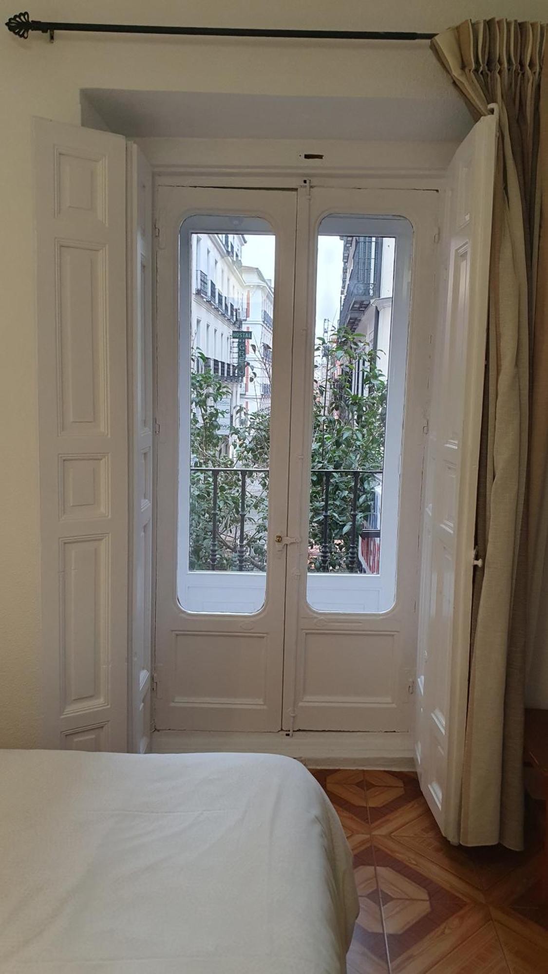 Hostal Ginebra -Madrid Centro Gran Via Sol- エクステリア 写真