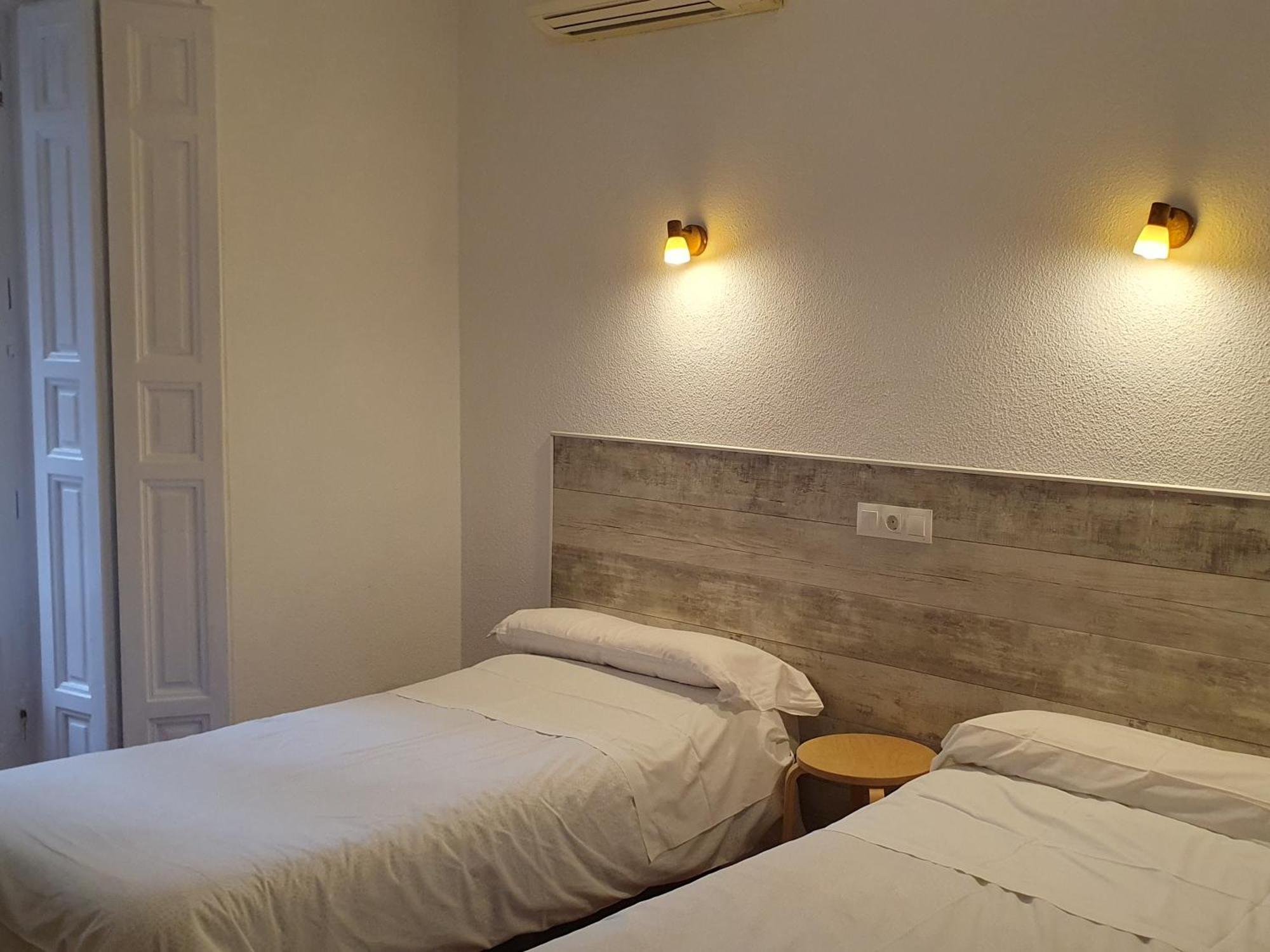 Hostal Ginebra -Madrid Centro Gran Via Sol- エクステリア 写真